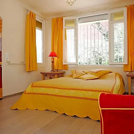With Private - Lou Cade Hotel