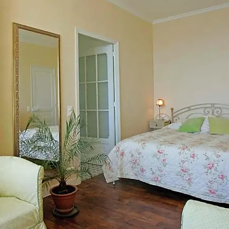 With Private - Lou Cade Hotel