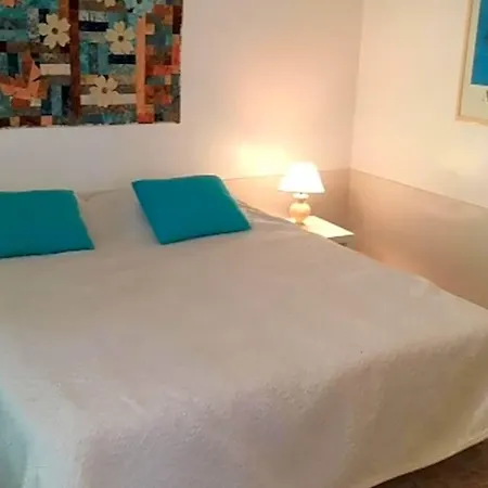 Hotel With Private - Lou Cade